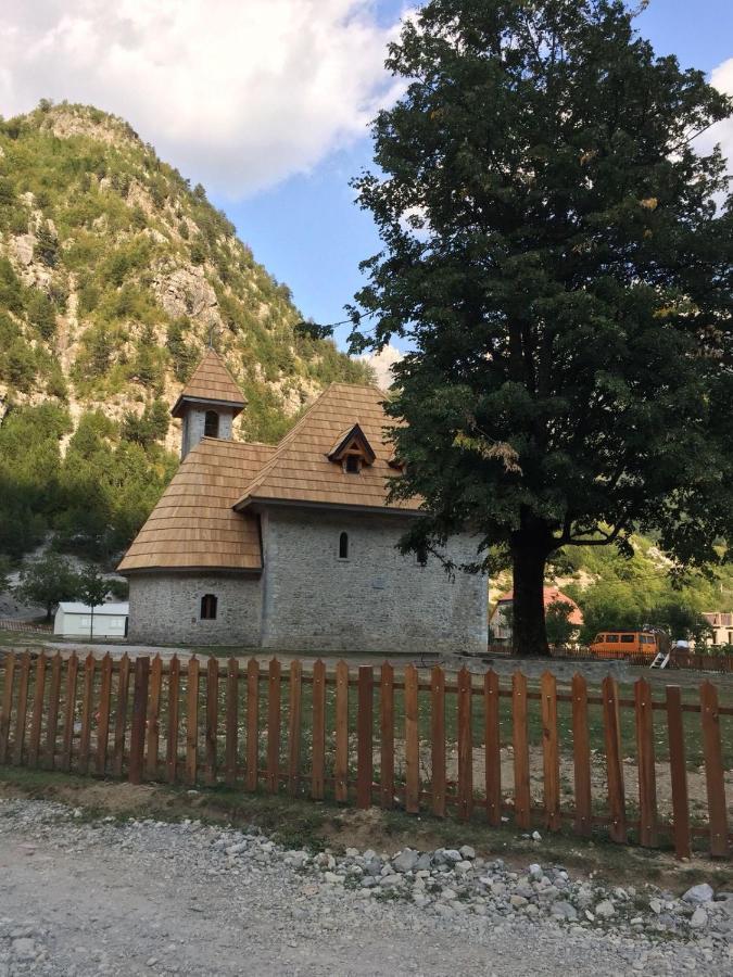 Bujtina Pllumi Theth Panzió Kültér fotó