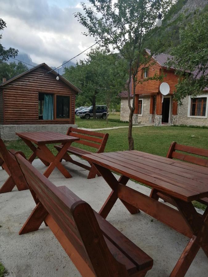 Bujtina Pllumi Theth Panzió Kültér fotó