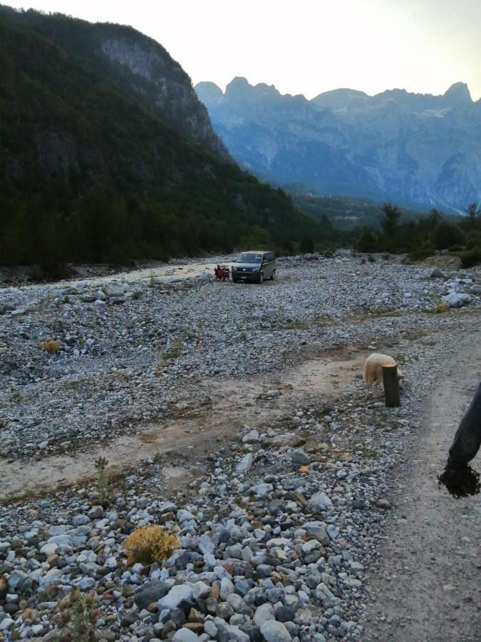 Bujtina Pllumi Theth Panzió Kültér fotó