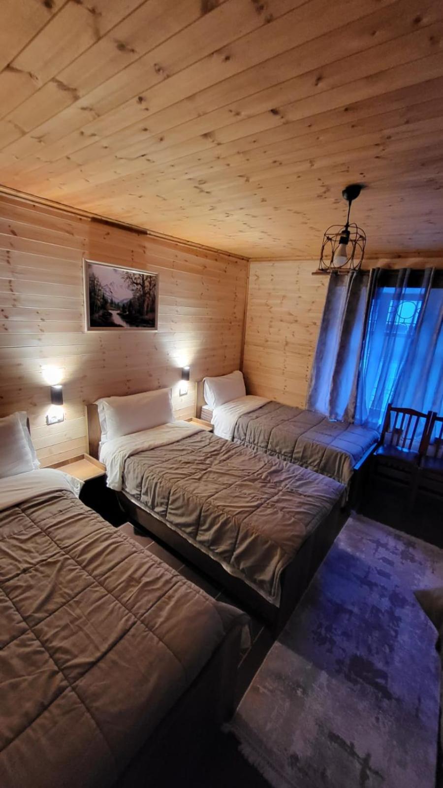 Bujtina Pllumi Theth Panzió Szoba fotó