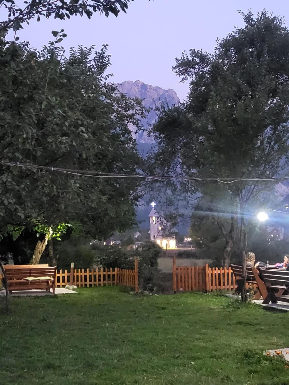 Bujtina Pllumi Theth Panzió Kültér fotó