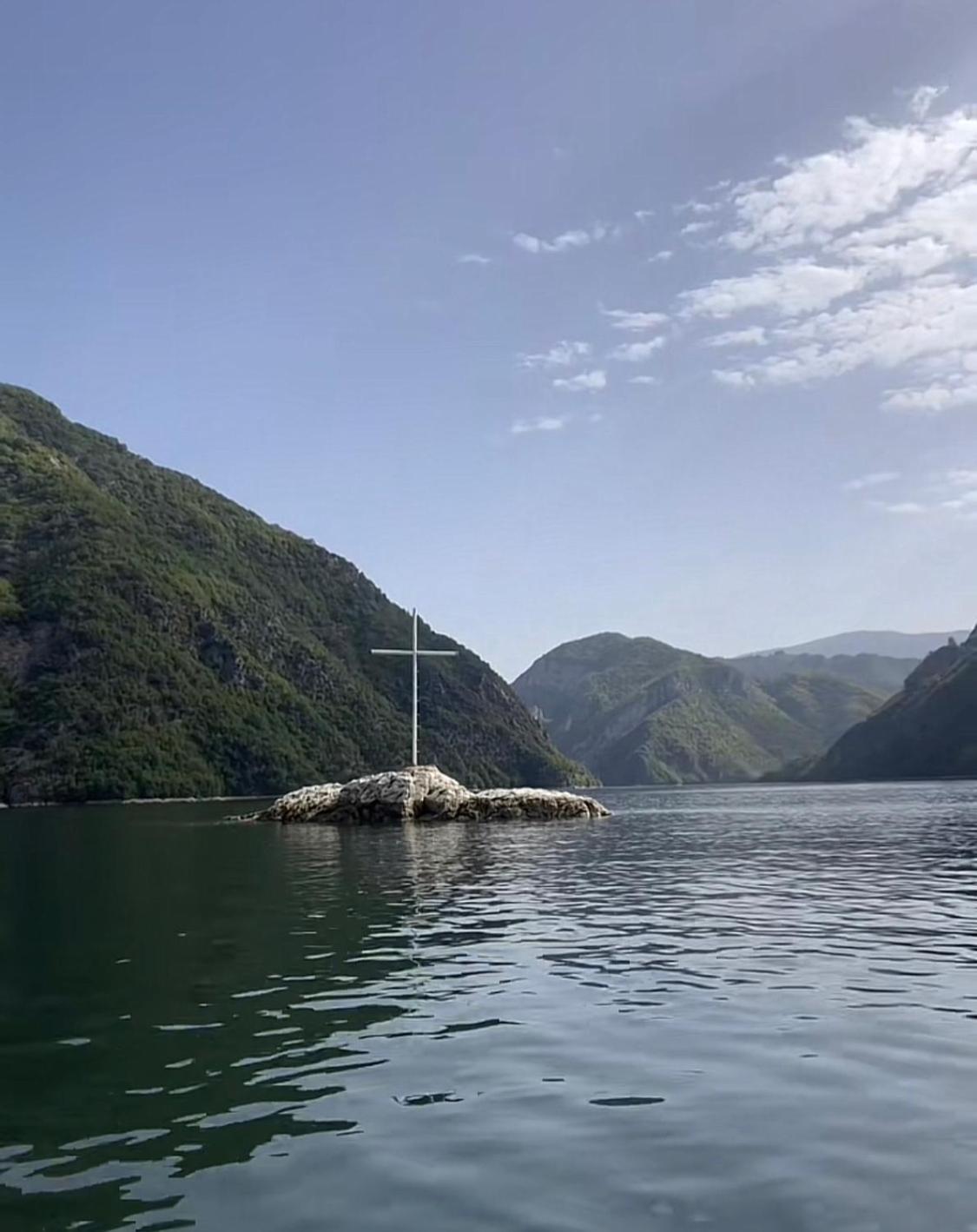 Bujtina Pllumi Theth Panzió Kültér fotó